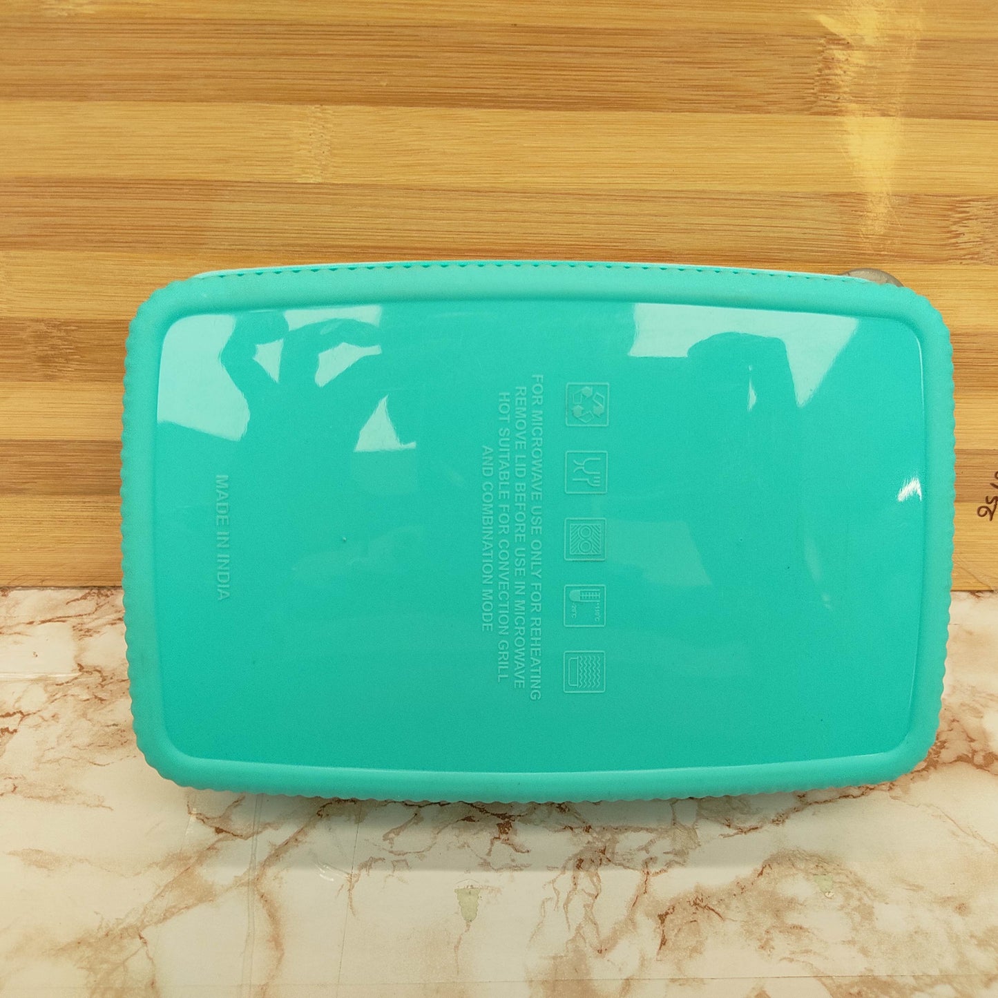 Durable Plastic Lunch Box with Secure Locking Lid, Leak Resistant Design, Spacious Compartments, Food Safe Material, Lightweight and Portable for School, Office, Travel, and Daily Use. Easy to Clean