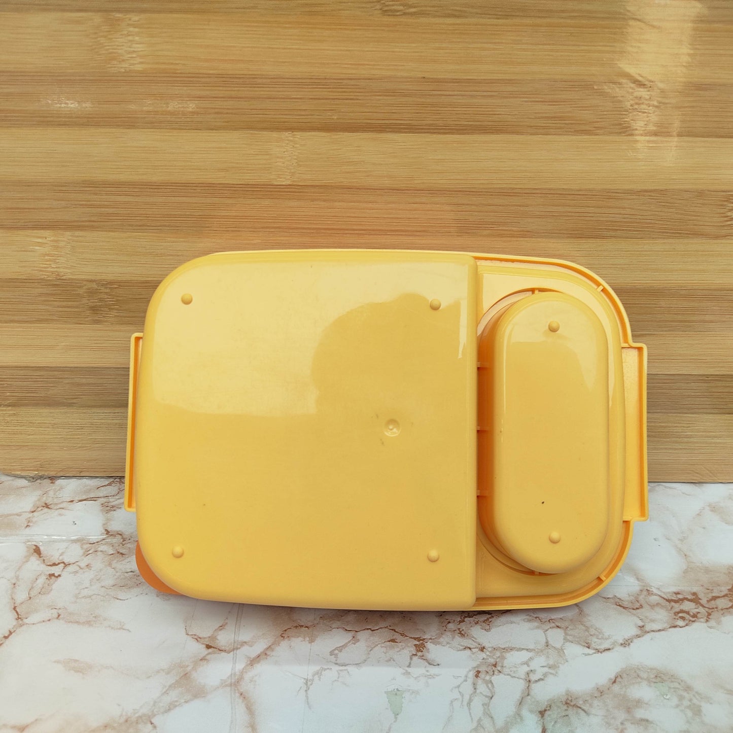Durable Plastic Lunch Box with Secure Locking Lid, Leak Resistant Design, Spacious Compartments, Food Safe Material, Lightweight and Portable for School, Office, Travel, and Daily Use. Easy to Clean