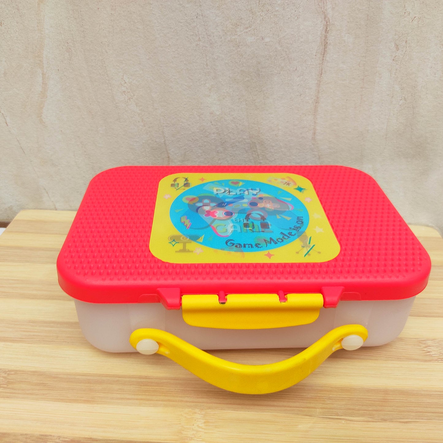 Durable Plastic Lunch Box with Secure Locking Lid, Leak Resistant Design, Spacious Compartments, Food Safe Material, Lightweight and Portable for School, Office, Travel, and Daily Use. Easy to Clean