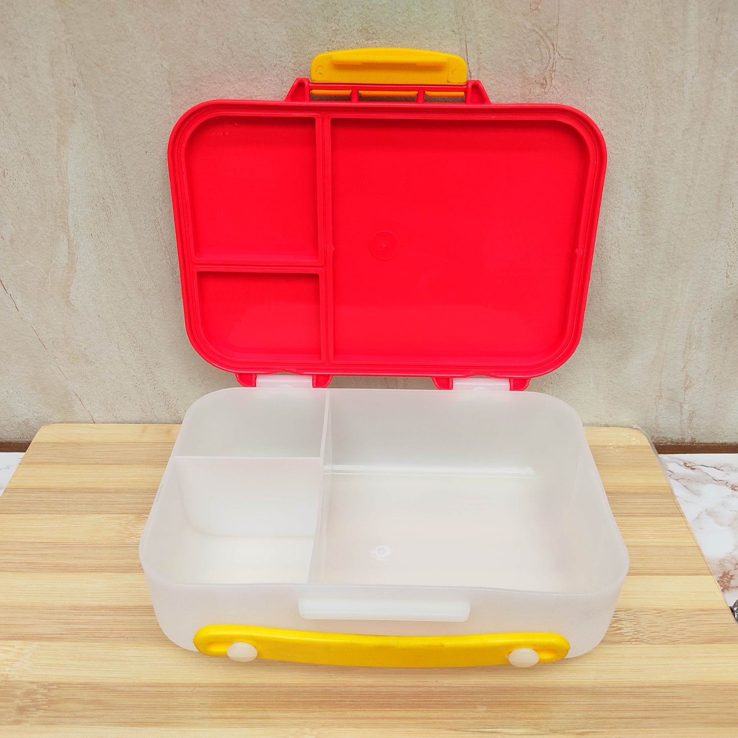 Durable Plastic Lunch Box with Secure Locking Lid, Leak Resistant Design, Spacious Compartments, Food Safe Material, Lightweight and Portable for School, Office, Travel, and Daily Use. Easy to Clean
