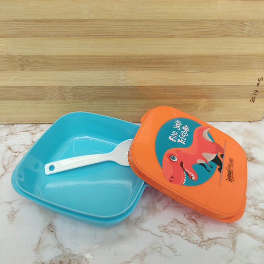 Plastic Lunch Box with Spoon Leak-Resistant Food Storage Container for Office, School and Travel Easy to Clean Locking Lid, Kids and Adults, Ideal for Snacks, Lunches and Fresh Homemade Meals with Convenient Portion Control and Organization