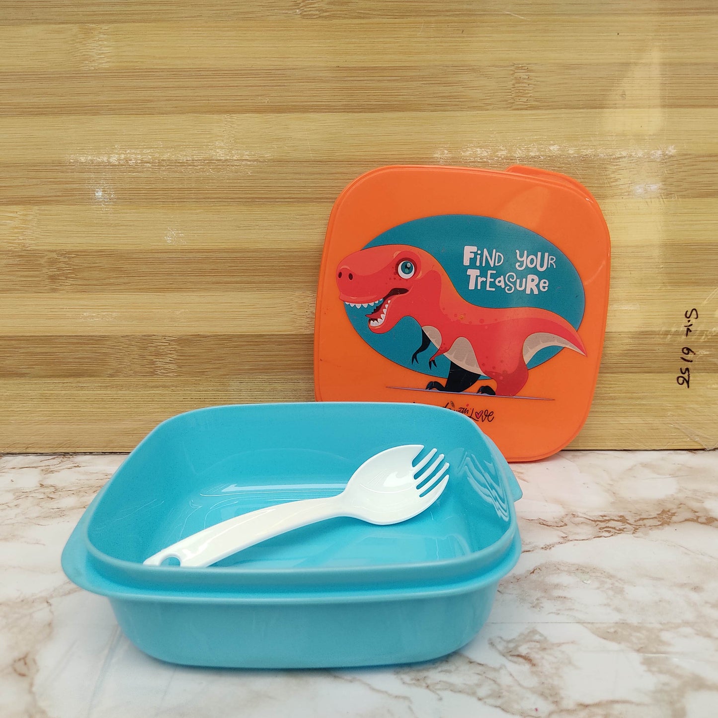 Plastic Lunch Box with Spoon Leak-Resistant Food Storage Container for Office, School and Travel Easy to Clean Locking Lid, Kids and Adults, Ideal for Snacks, Lunches and Fresh Homemade Meals with Convenient Portion Control and Organization
