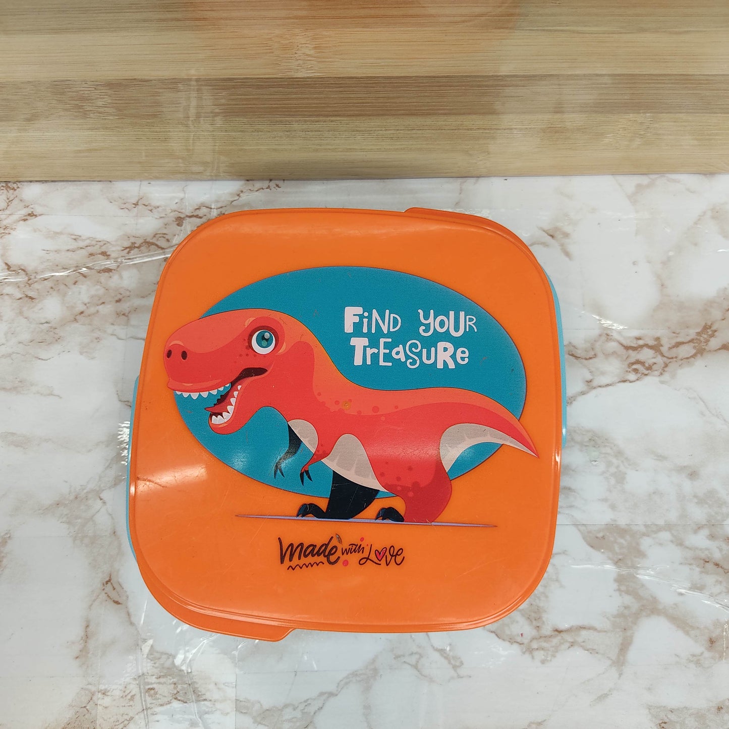 Plastic Lunch Box with Spoon Leak-Resistant Food Storage Container for Office, School and Travel Easy to Clean Locking Lid, Kids and Adults, Ideal for Snacks, Lunches and Fresh Homemade Meals with Convenient Portion Control and Organization