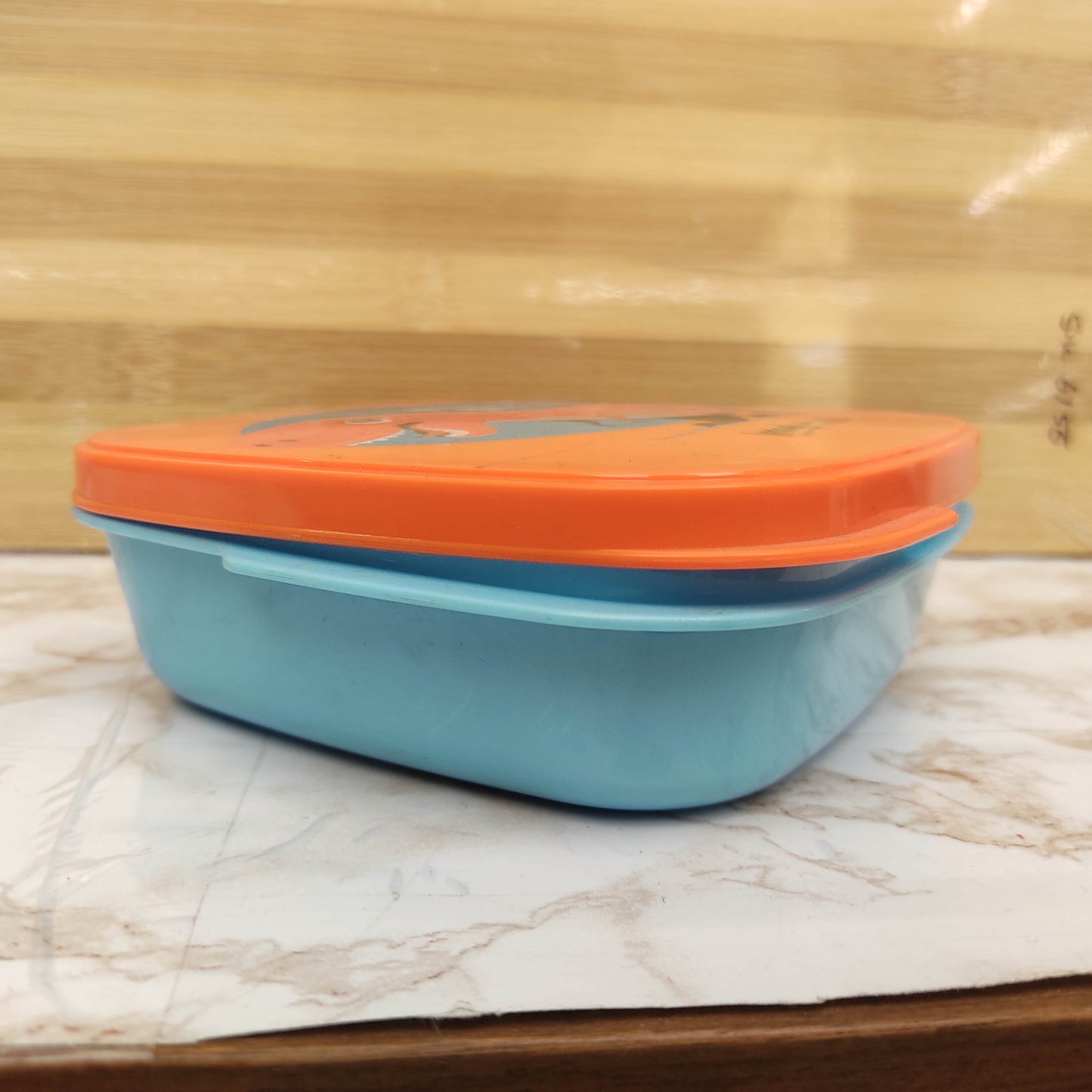 Plastic Lunch Box with Spoon Leak-Resistant Food Storage Container for Office, School and Travel Easy to Clean Locking Lid, Kids and Adults, Ideal for Snacks, Lunches and Fresh Homemade Meals with Convenient Portion Control and Organization