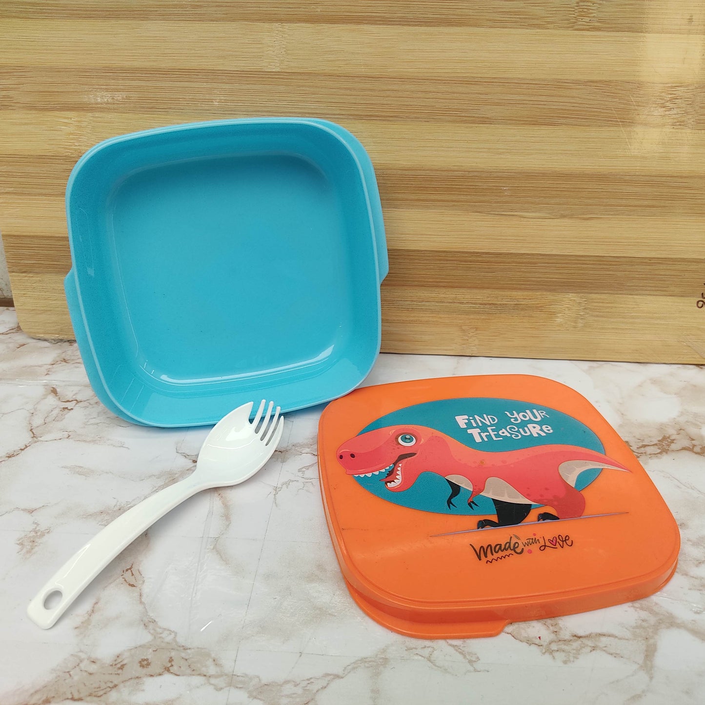 Plastic Lunch Box with Spoon Leak-Resistant Food Storage Container for Office, School and Travel Easy to Clean Locking Lid, Kids and Adults, Ideal for Snacks, Lunches and Fresh Homemade Meals with Convenient Portion Control and Organization