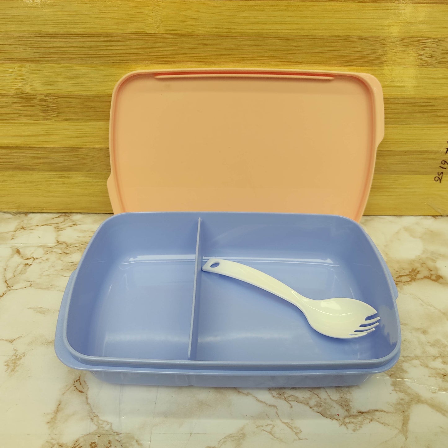 Plastic Lunch Box with Spoon Leak-Resistant Food Storage Container for Office, School and Travel Easy to Clean Locking Lid, Kids and Adults, Ideal for Snacks, Lunches and Fresh Homemade Meals with Convenient Portion Control and Organization