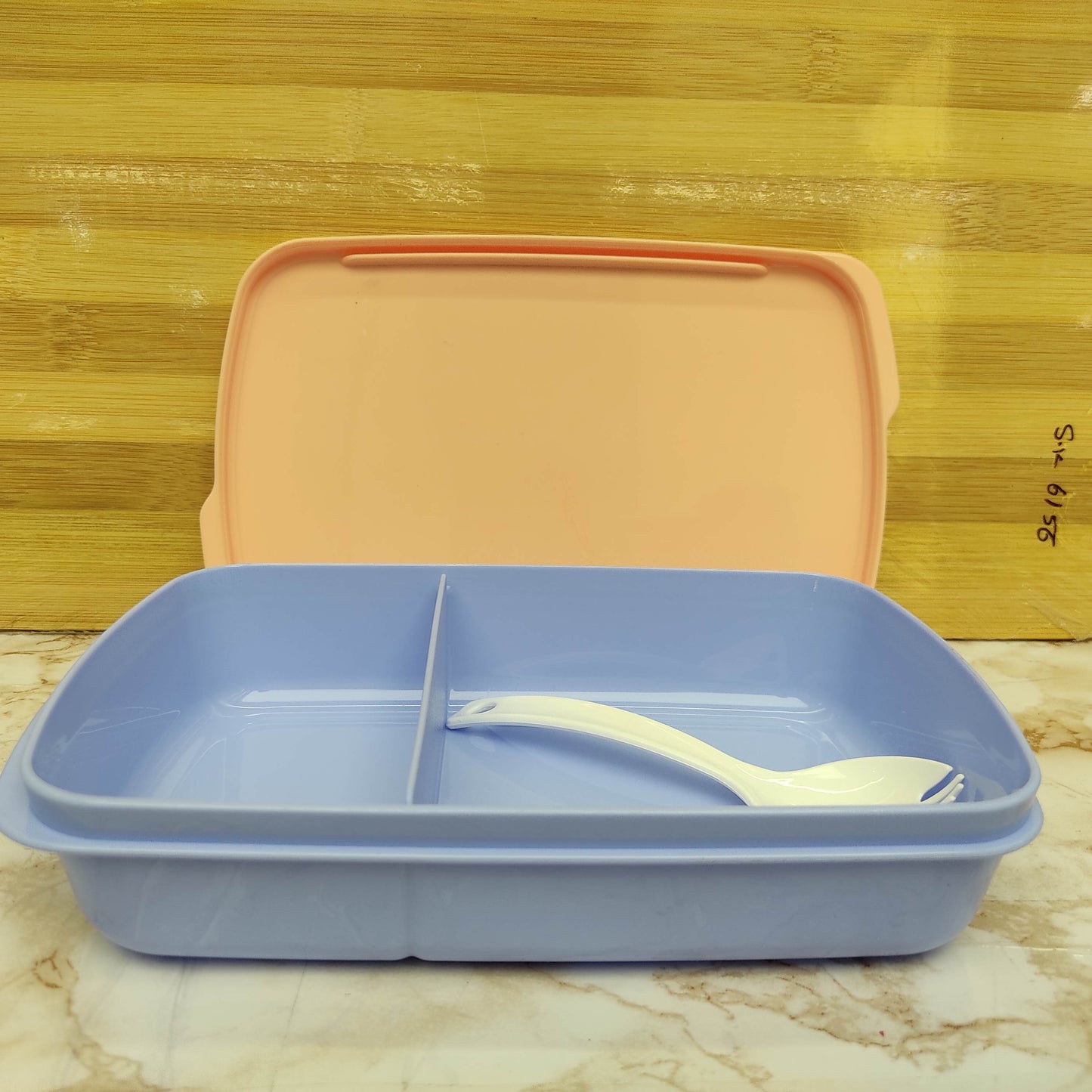 Plastic Lunch Box with Spoon Leak-Resistant Food Storage Container for Office, School and Travel Easy to Clean Locking Lid, Kids and Adults, Ideal for Snacks, Lunches and Fresh Homemade Meals with Convenient Portion Control and Organization