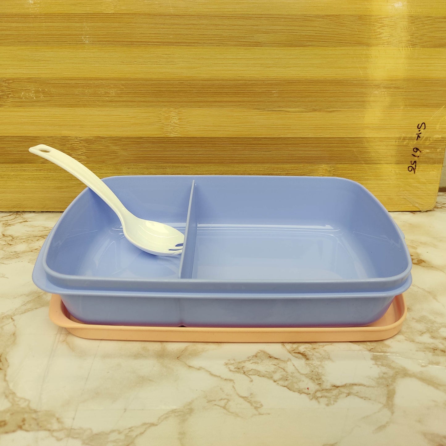 Plastic Lunch Box with Spoon Leak-Resistant Food Storage Container for Office, School and Travel Easy to Clean Locking Lid, Kids and Adults, Ideal for Snacks, Lunches and Fresh Homemade Meals with Convenient Portion Control and Organization