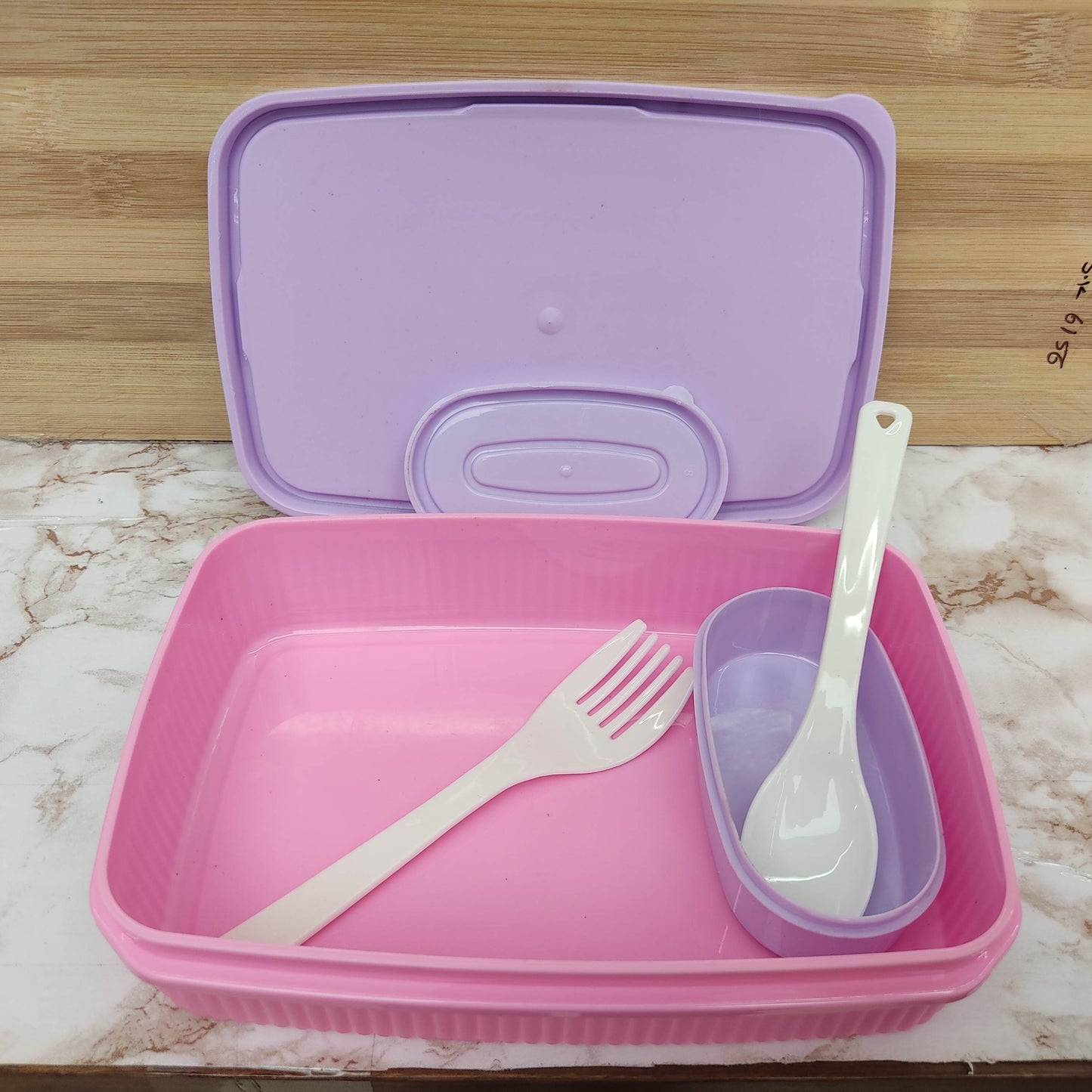 Durable Plastic Lunch Box with Secure Locking Lid, Leak Resistant Design, Spacious Compartments, Food Safe Material, Lightweight and Portable for School, Office, Travel, and Daily Use. Easy to Clean.