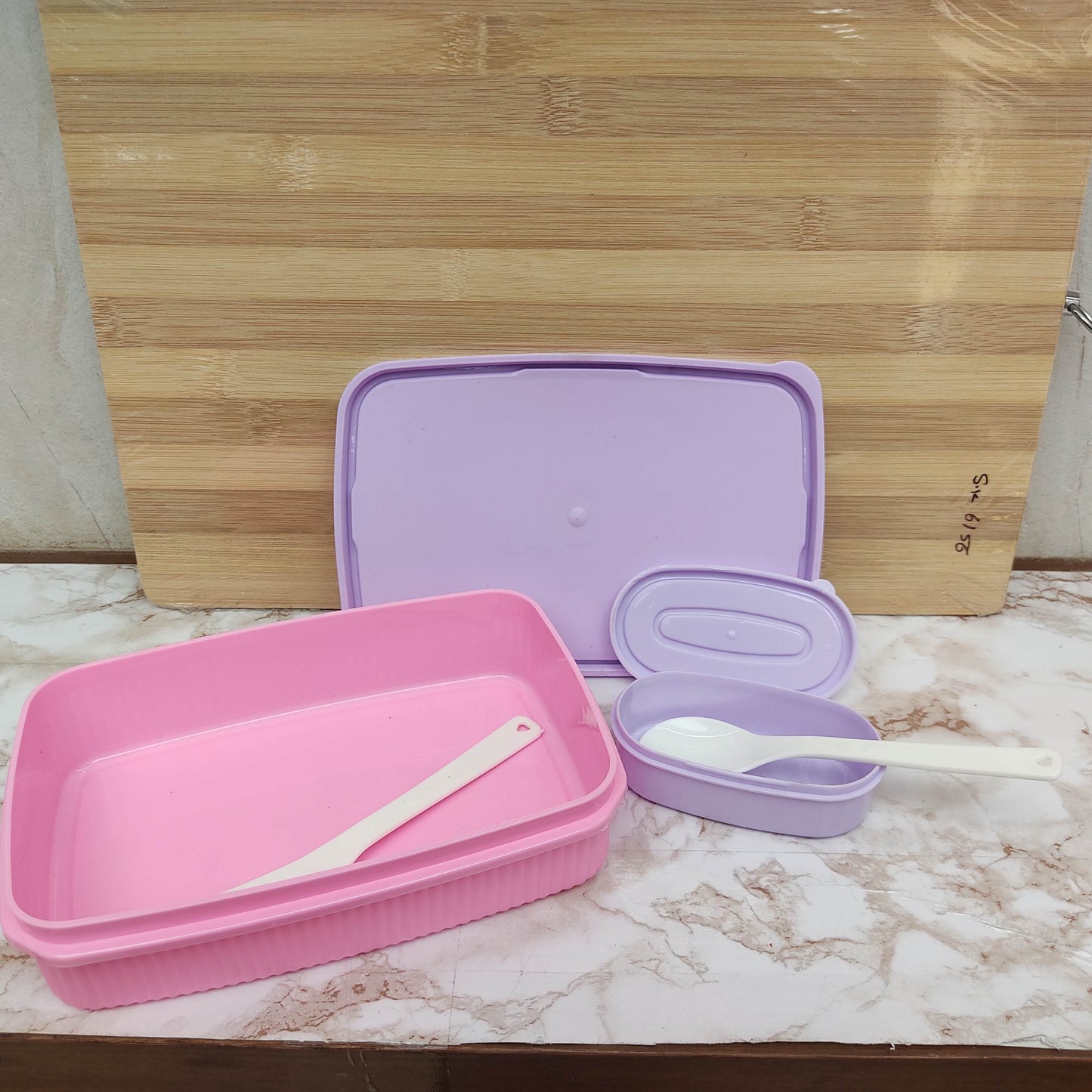 Durable Plastic Lunch Box with Secure Locking Lid, Leak Resistant Design, Spacious Compartments, Food Safe Material, Lightweight and Portable for School, Office, Travel, and Daily Use. Easy to Clean.