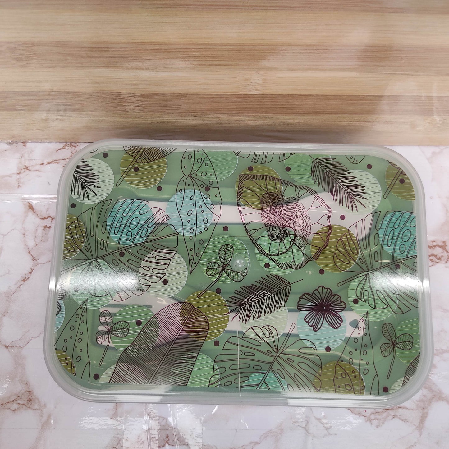 Durable Plastic Lunch Box with Secure Locking Lid, Leak Resistant Design, Spacious Compartments, Food Safe Material, Lightweight and Portable for School, Office, Travel, and Daily Use. Easy to Clean.