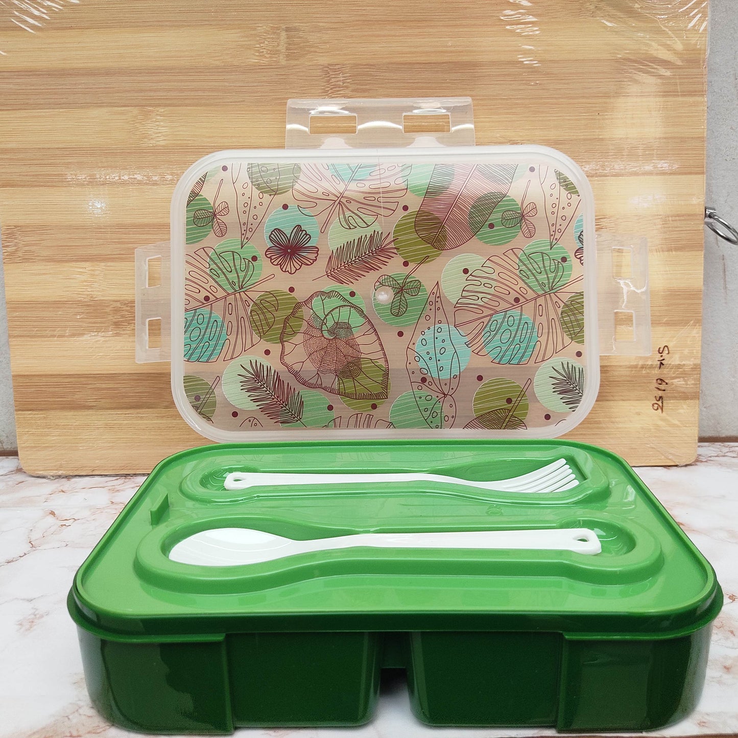 Durable Plastic Lunch Box with Secure Locking Lid, Leak Resistant Design, Spacious Compartments, Food Safe Material, Lightweight and Portable for School, Office, Travel, and Daily Use. Easy to Clean.