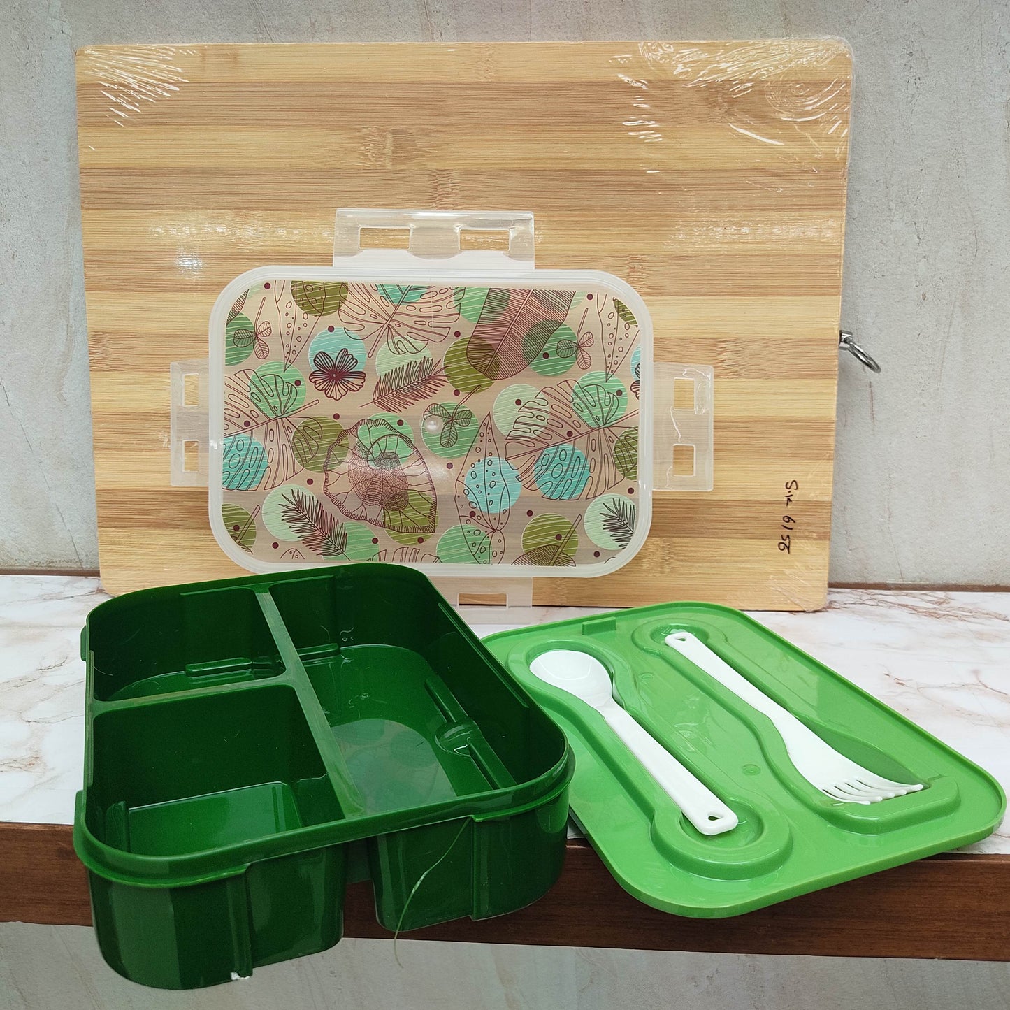 Durable Plastic Lunch Box with Secure Locking Lid, Leak Resistant Design, Spacious Compartments, Food Safe Material, Lightweight and Portable for School, Office, Travel, and Daily Use. Easy to Clean.