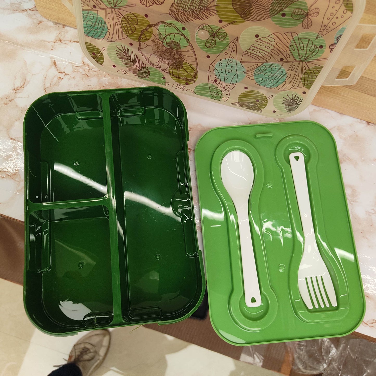 Durable Plastic Lunch Box with Secure Locking Lid, Leak Resistant Design, Spacious Compartments, Food Safe Material, Lightweight and Portable for School, Office, Travel, and Daily Use. Easy to Clean.