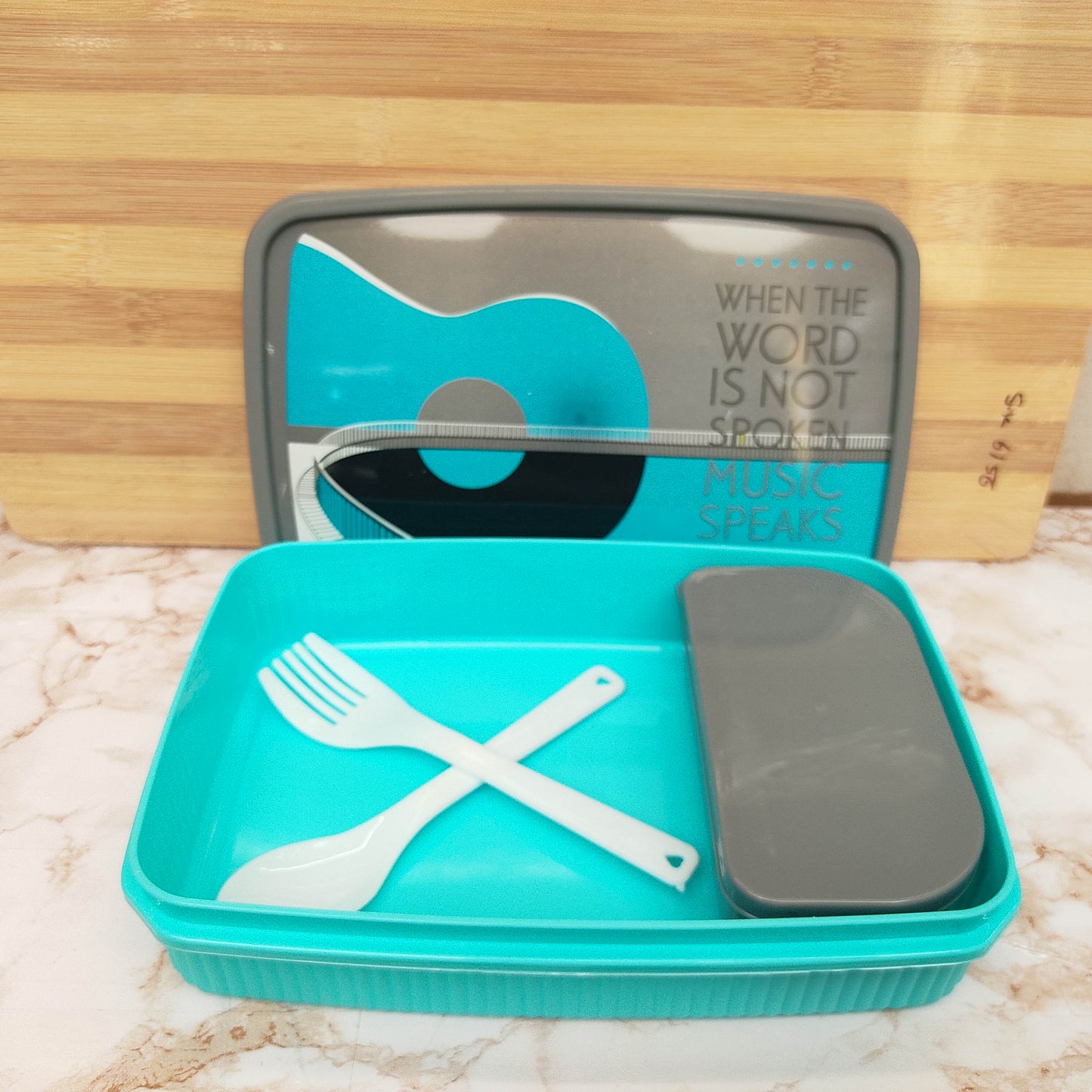 Durable Plastic Lunch Box with Secure Locking Lid, Leak Resistant Design, Spacious Compartments, Food Safe Material, Lightweight and Portable for School, Office, Travel, and Daily Use. Easy to Clean