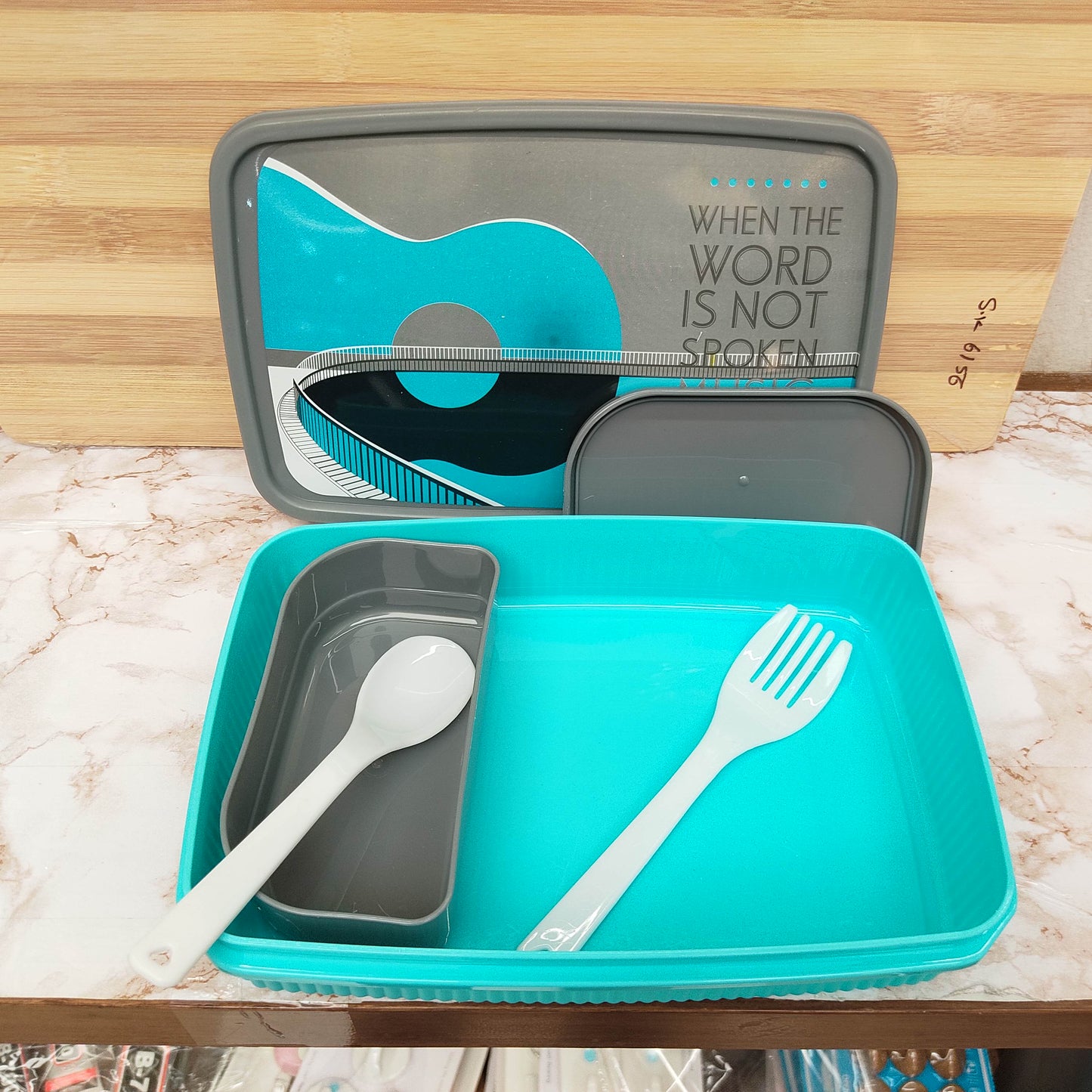 Durable Plastic Lunch Box with Secure Locking Lid, Leak Resistant Design, Spacious Compartments, Food Safe Material, Lightweight and Portable for School, Office, Travel, and Daily Use. Easy to Clean