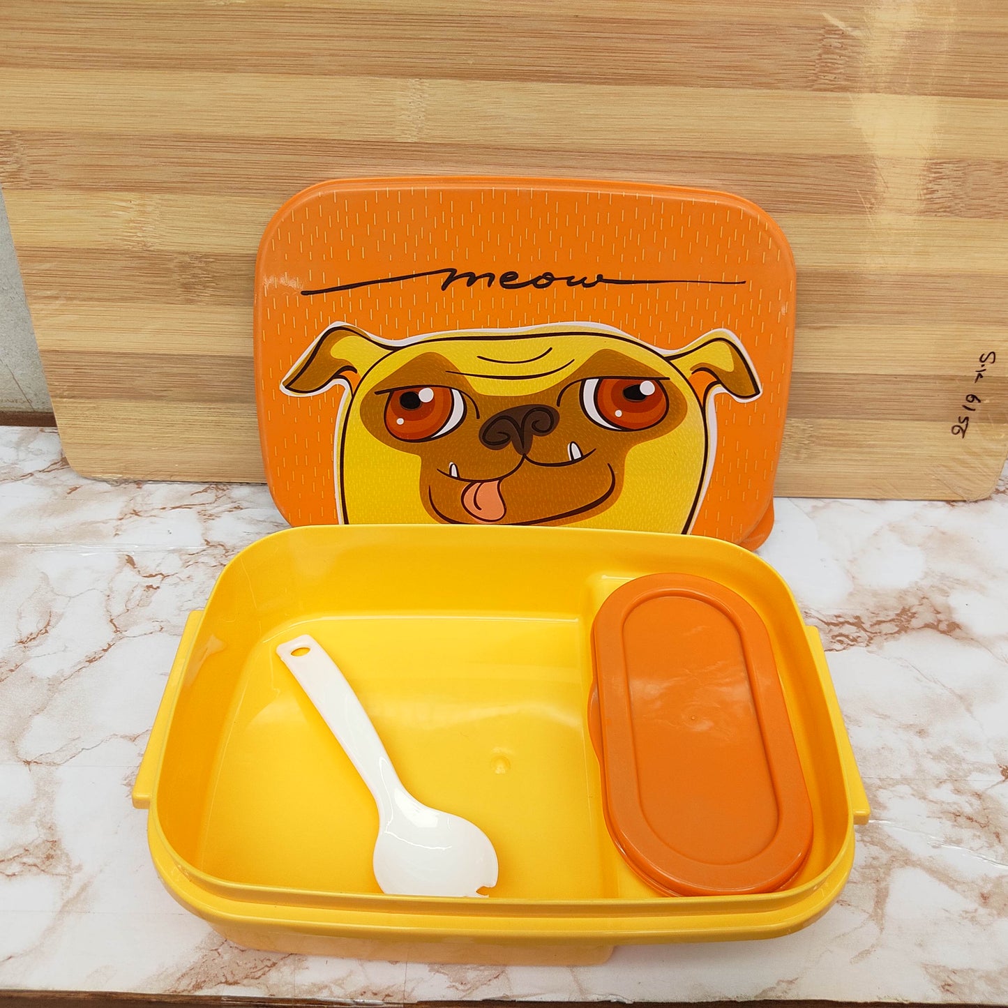 Durable Plastic Lunch Box with Secure Locking Lid, Leak Resistant Design, Spacious Compartments, Food Safe Material, Lightweight and Portable for School, Office, Travel, and Daily Use. Easy to Clean