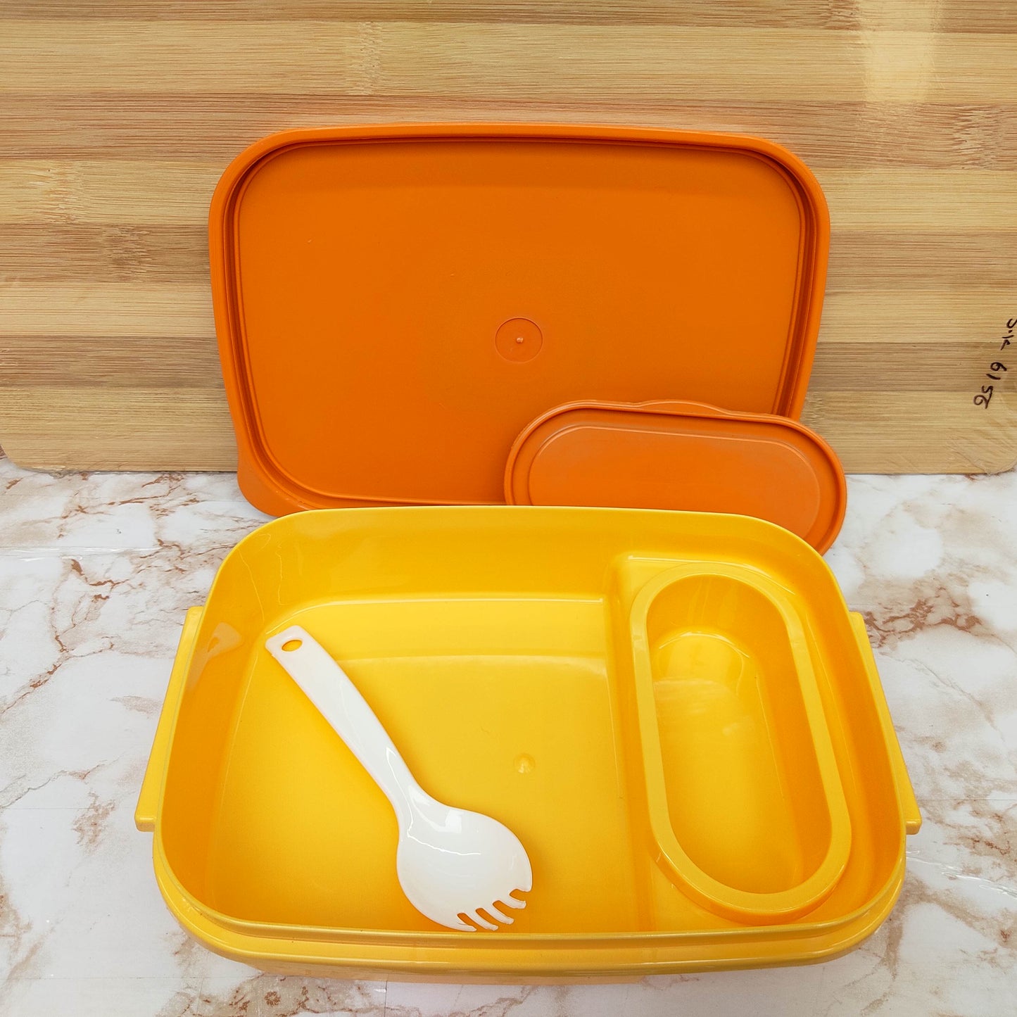 Durable Plastic Lunch Box with Secure Locking Lid, Leak Resistant Design, Spacious Compartments, Food Safe Material, Lightweight and Portable for School, Office, Travel, and Daily Use. Easy to Clean