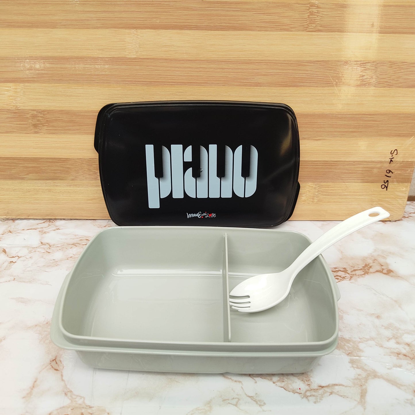 Plastic Lunch Box with Spoon Leak-Resistant Food Storage Container for Office, School and Travel Easy to Clean Locking Lid, Kids and Adults, Ideal for Snacks, Lunches and Fresh Homemade Meals with Convenient Portion Control and Organization