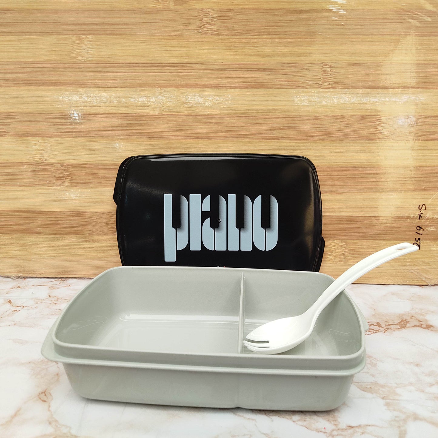 Plastic Lunch Box with Spoon Leak-Resistant Food Storage Container for Office, School and Travel Easy to Clean Locking Lid, Kids and Adults, Ideal for Snacks, Lunches and Fresh Homemade Meals with Convenient Portion Control and Organization