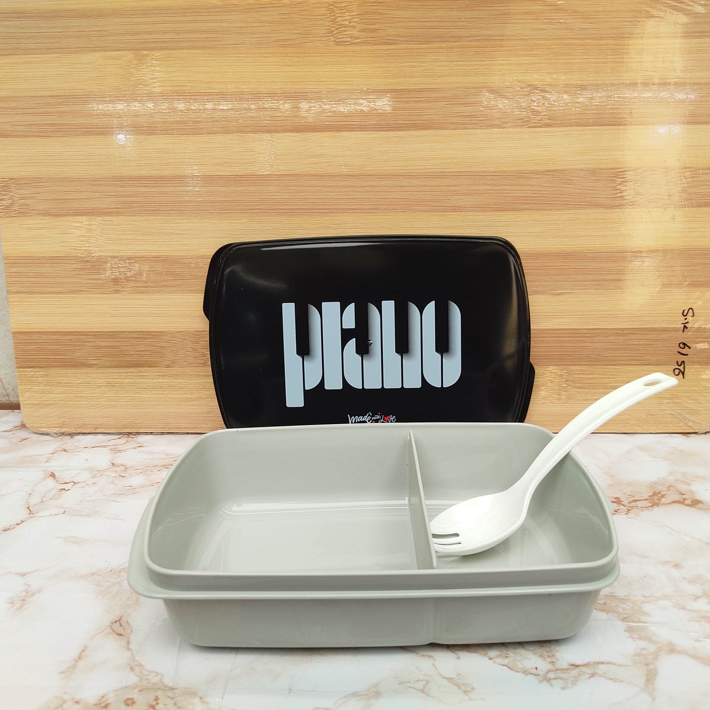 Plastic Lunch Box with Spoon Leak-Resistant Food Storage Container for Office, School and Travel Easy to Clean Locking Lid, Kids and Adults, Ideal for Snacks, Lunches and Fresh Homemade Meals with Convenient Portion Control and Organization