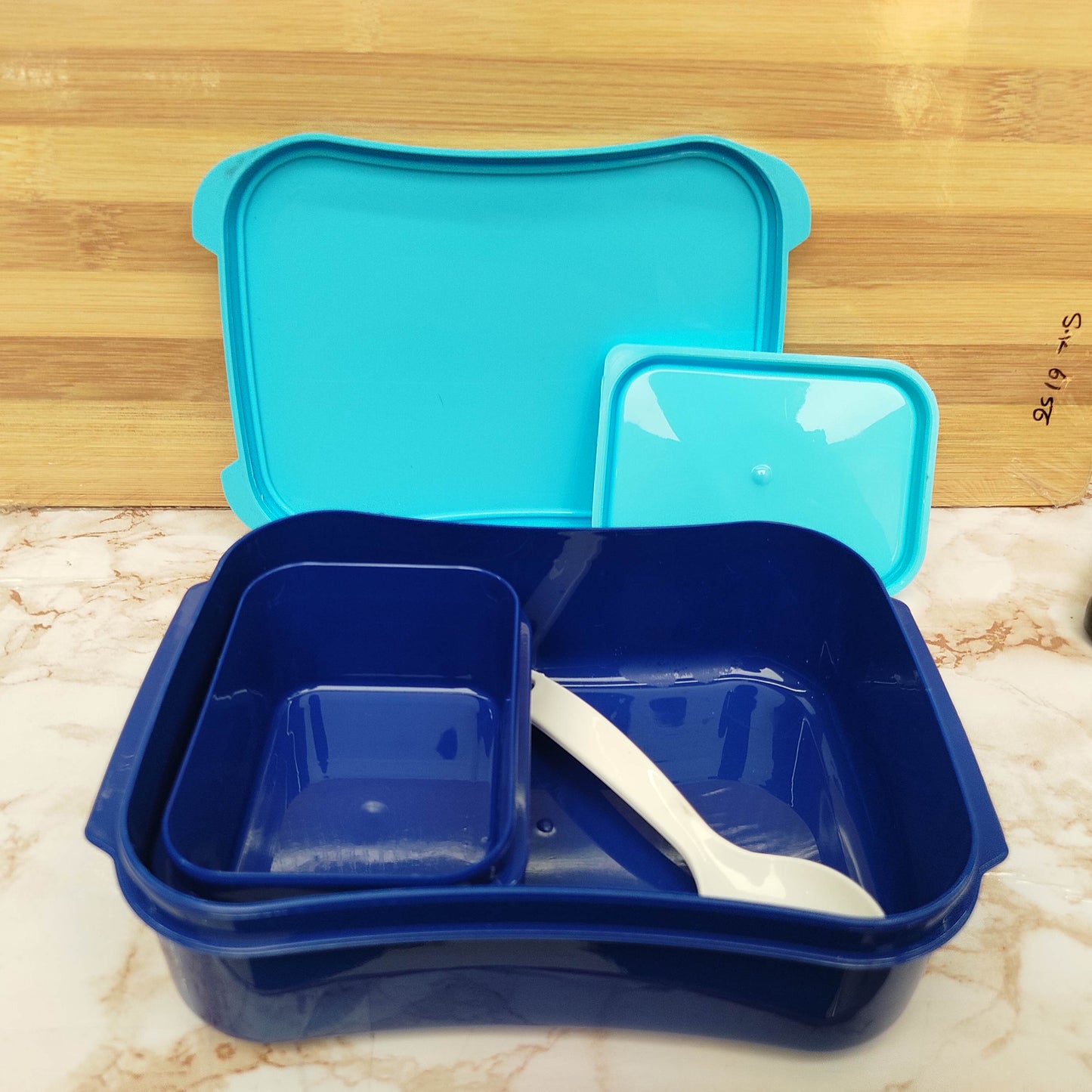 Plastic Lunch Box with Spoon Leak-Resistant Food Storage Container for Office, School and Travel Easy to Clean Locking Lid, Kids and Adults, Ideal for Snacks, Lunches and Fresh Homemade Meals with Convenient Portion Control and Organization