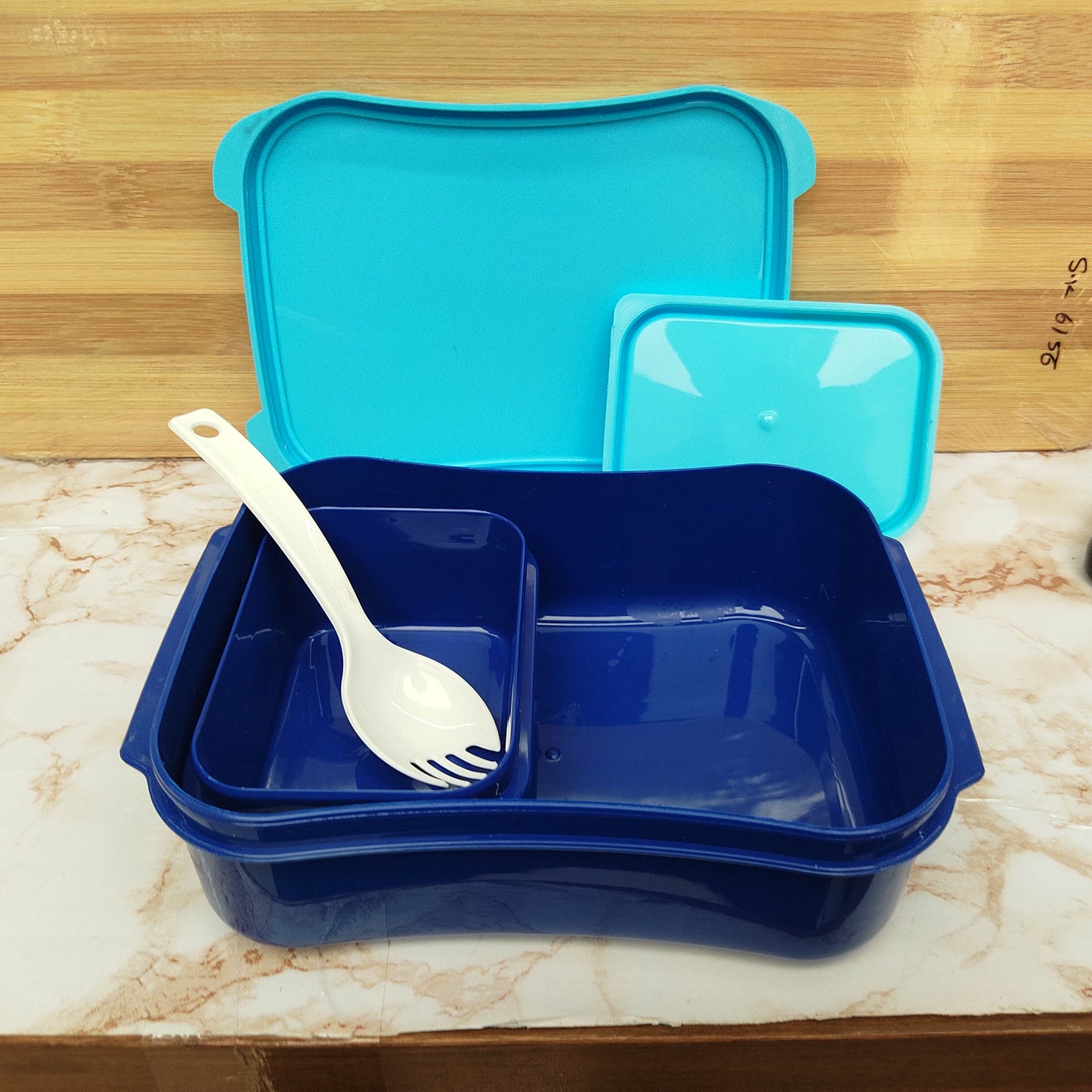Plastic Lunch Box with Spoon Leak-Resistant Food Storage Container for Office, School and Travel Easy to Clean Locking Lid, Kids and Adults, Ideal for Snacks, Lunches and Fresh Homemade Meals with Convenient Portion Control and Organization