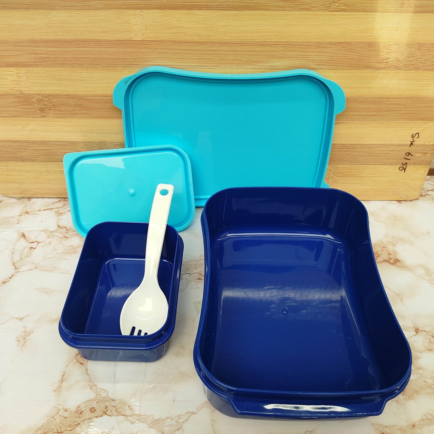 Plastic Lunch Box with Spoon Leak-Resistant Food Storage Container for Office, School and Travel Easy to Clean Locking Lid, Kids and Adults, Ideal for Snacks, Lunches and Fresh Homemade Meals with Convenient Portion Control and Organization